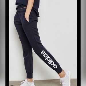 adidas Essentials Linear Cuffed pants CF8856